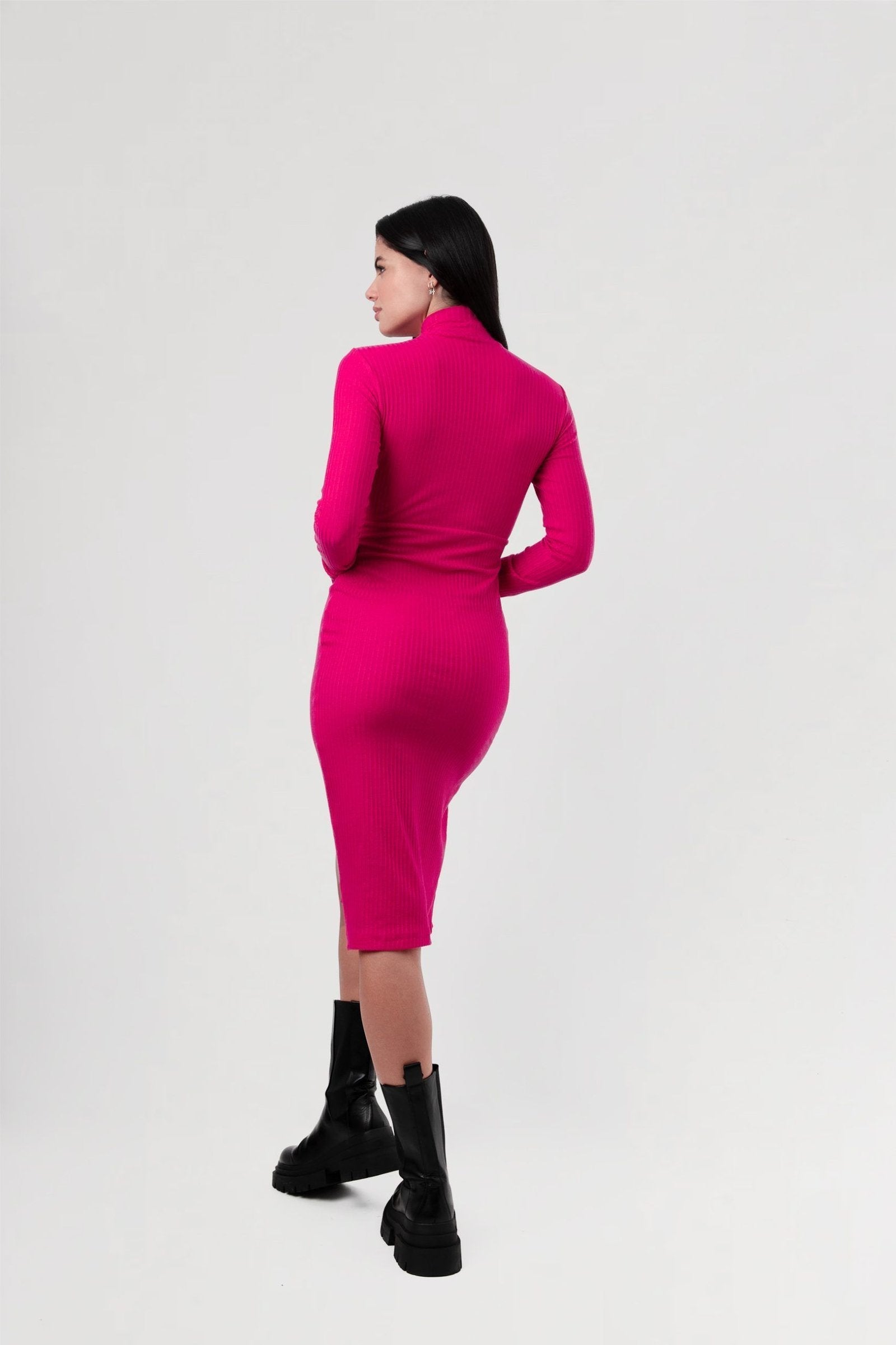 Fitted ribbed dresses in fuchsia for any occasion.