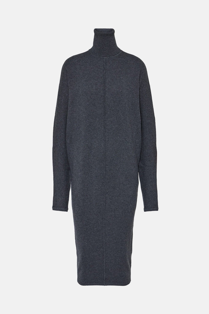 Elegant Lucía turtleneck sweater dresses in grey.