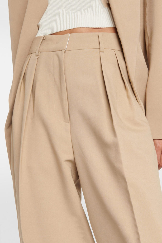 Versatile pleated pants designed for comfort and sophistication, perfect for any occasion.