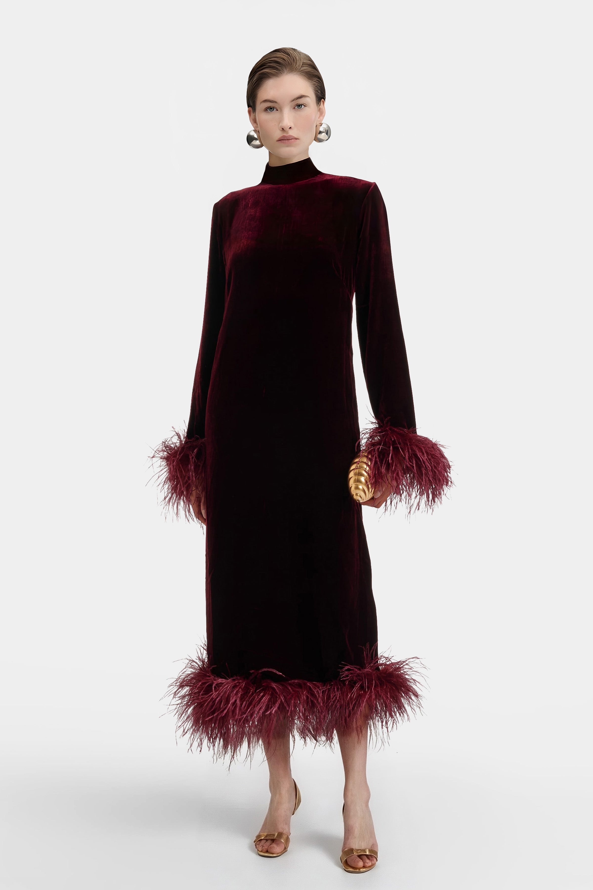 Aura midi dress in burgundy velvet with ostrich feathers on cuffs and hem - Front view Felipe Albernaz